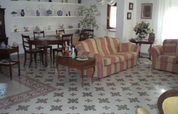 salone-villa-in-vendita