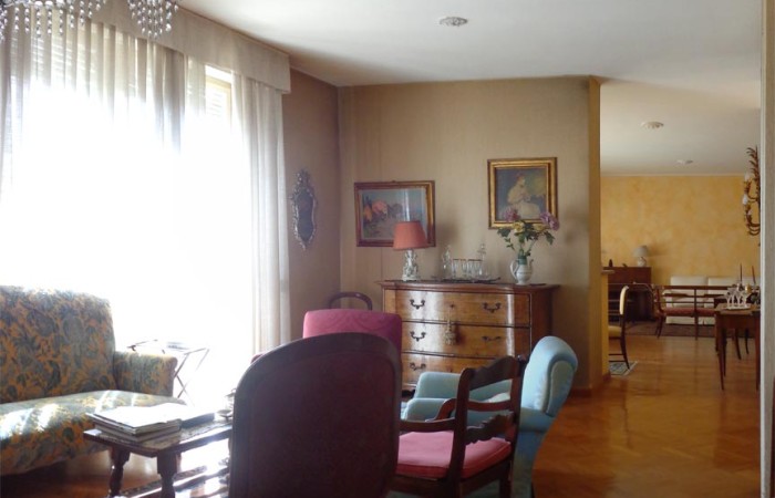 salotto-appartamento-5-vani-in-vendita-porta-a-lucca-pisa