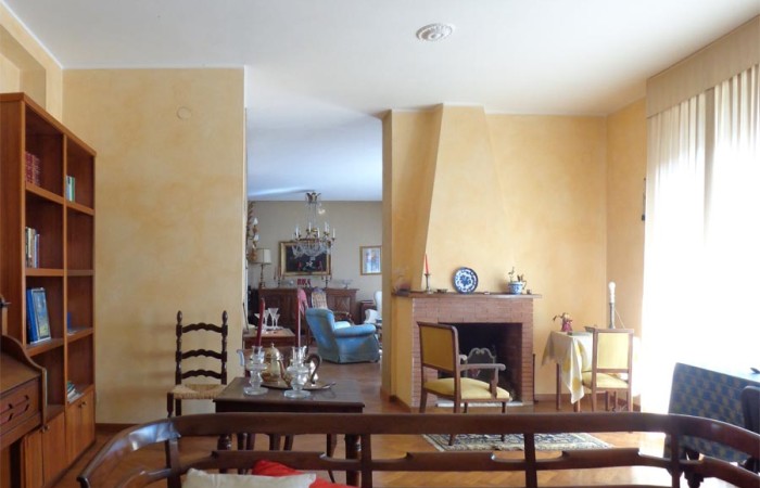 soggiorno-appartamento-5-vani-in-vendita-porta-a-lucca-pisa
