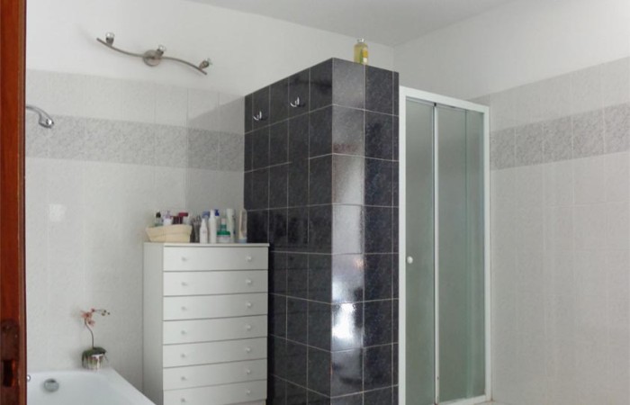 bagno2-con-doccia-e-vasca