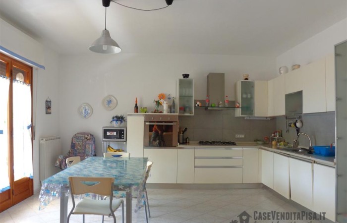 cucina-abitabile-dell'appartamento-a-san-martino-ulmiano