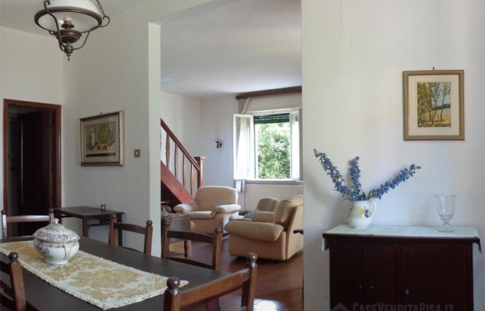 sala-pranzo-con-bagno-al-piano