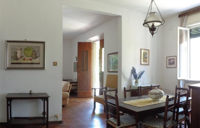 sala-pranzo-della-villa-a-tirrenia