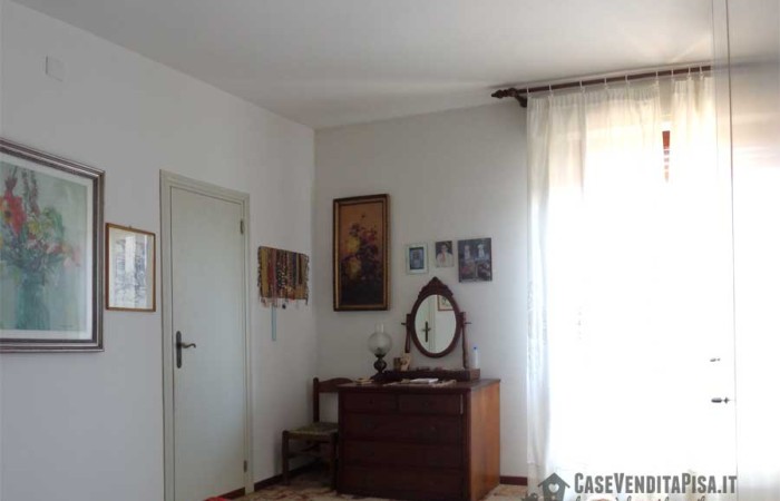 camera-matrimoniale-con-balcone-e-bagno-2