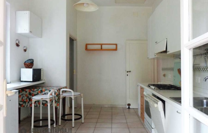 cucina-abitabile-della-villa-a-tirrenia