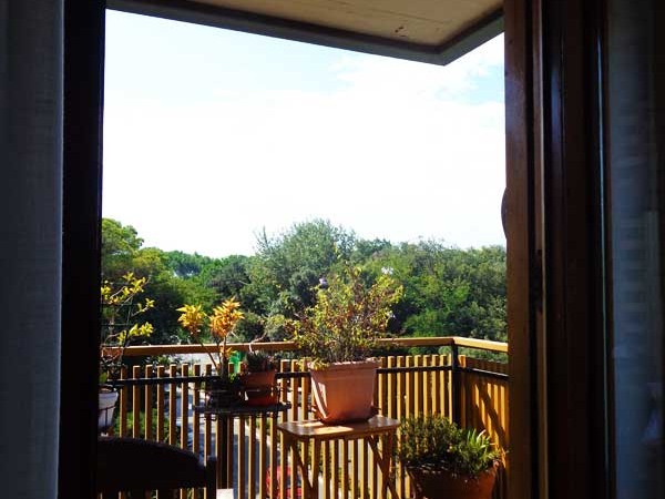 terrazza-dell'appartamento-con-vista-sul-centro-di-tirrenia