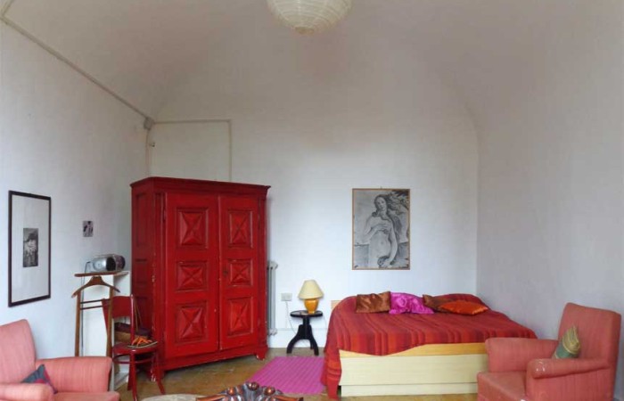 camera-matrimoniale-con-affaccio-su-piazza-santa-caterina