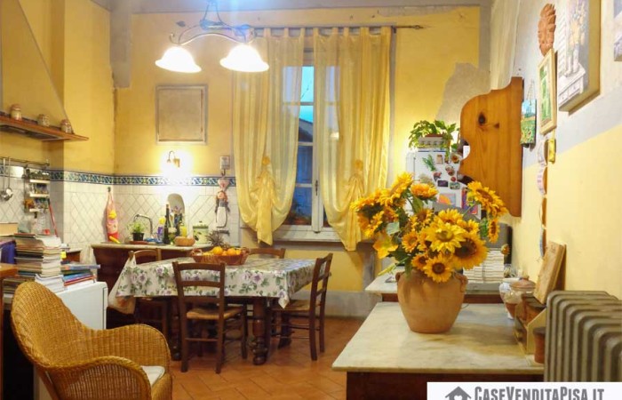 cucina-abitabile-con-vista-sul-retro