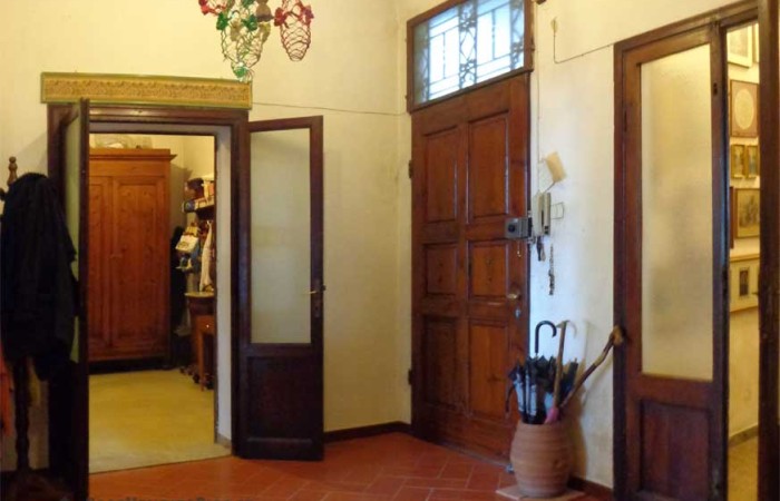 ingresso-accesso-alla-zona-armadi-e-al-corridoio