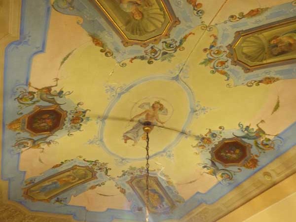 soggiorno-con-affreschi-originali