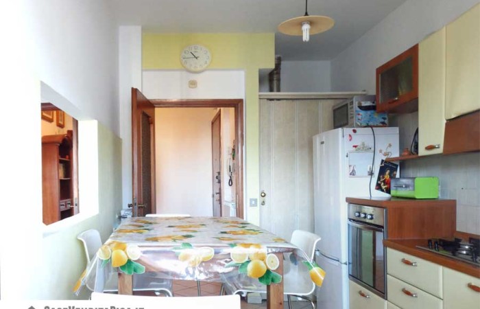 cucina-con-ripostiglio