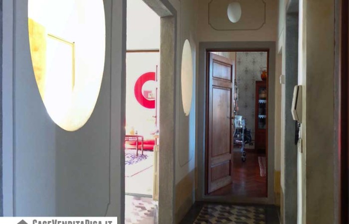 disimpegno-primo-piano-con-accesso-alla-mansarda