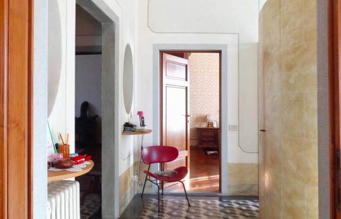 disimpegno-primo-piano-con-bagno-e-3-camere