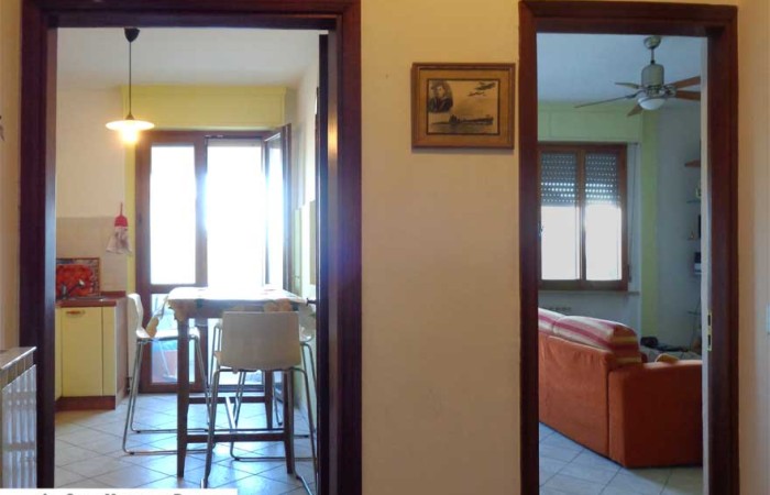 ingresso-con-cucina-soggiorno