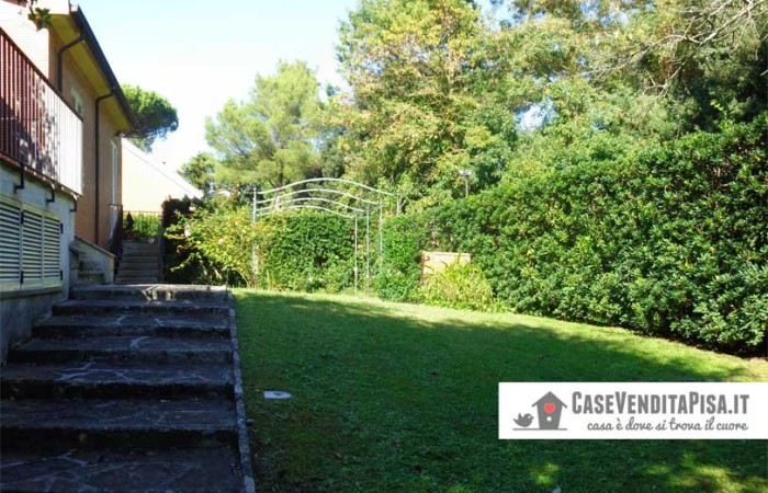 giardino-sul-retro-della-villa