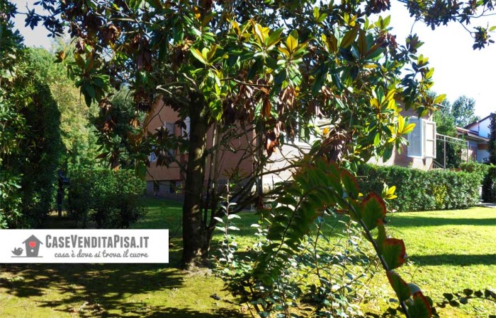 Vendita bellissima Villa Singola a Tirrenia, ristrutturata e con Garage, Taverna e Giardino