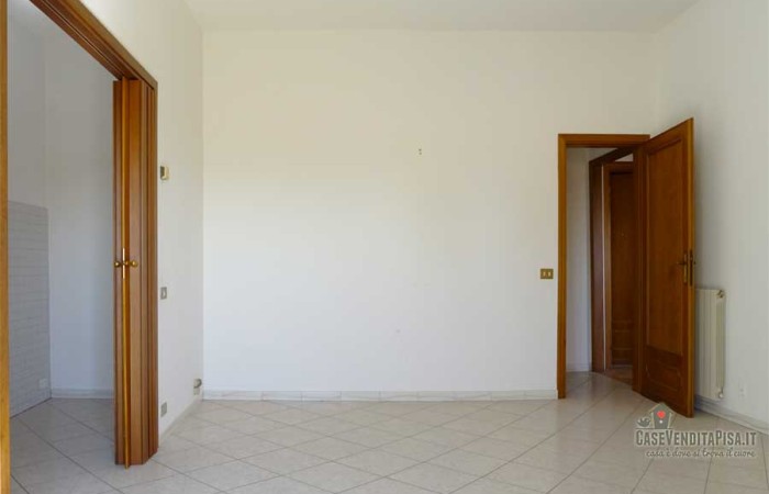 terratetto-cascina-camera-con-armadio-e-balcone-2