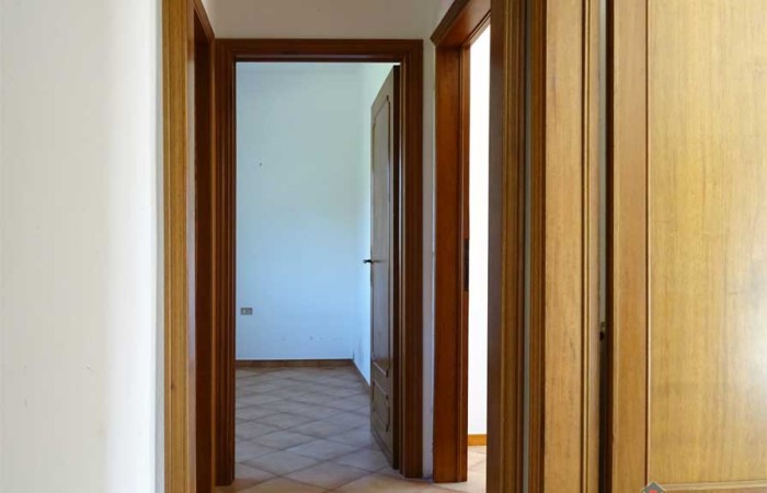 terratetto-cascina-disimpegno-notte