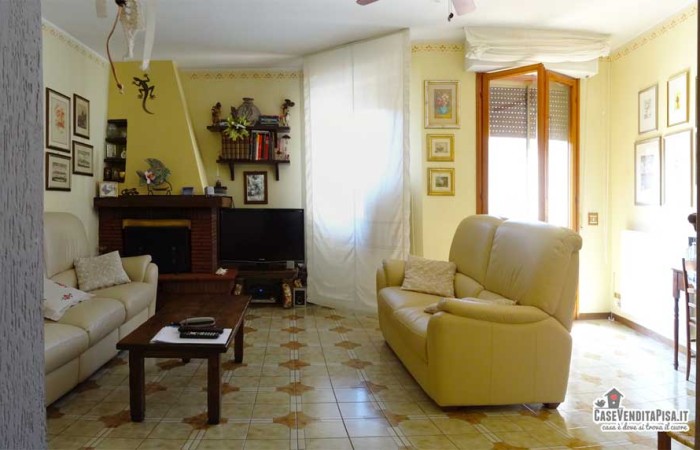 Villetta a schiera su tre livelli con giardino e garage in vendita a vecchiano