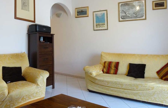 terratetto-colignola-ingresso-soggiorno