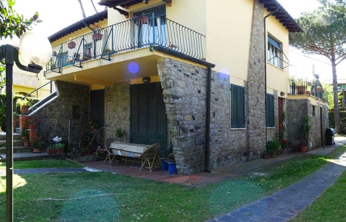 villa-duplex-con-giardino-in-vendita-a-tirrenia-pisa