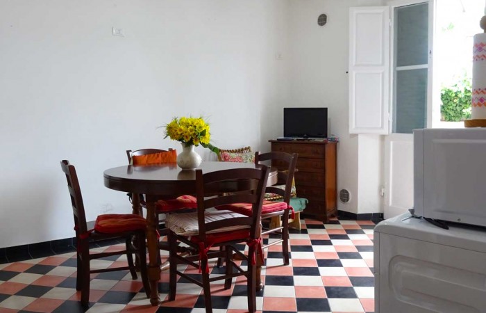 cucina-pranzo-appartamento-marina-di-pisa