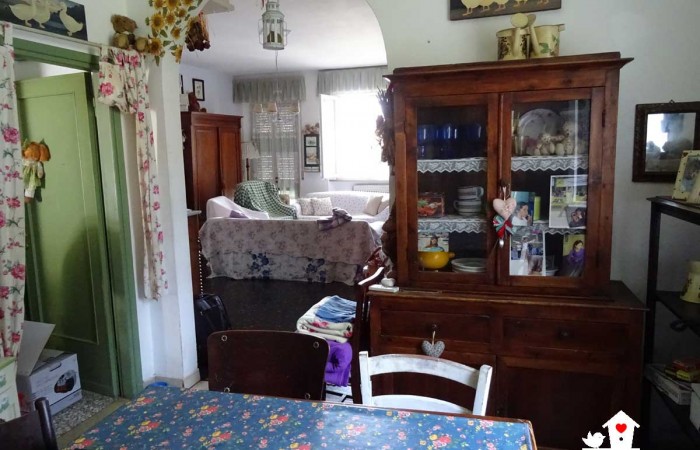 tinello-pranzo-vista-sala-e-cucina