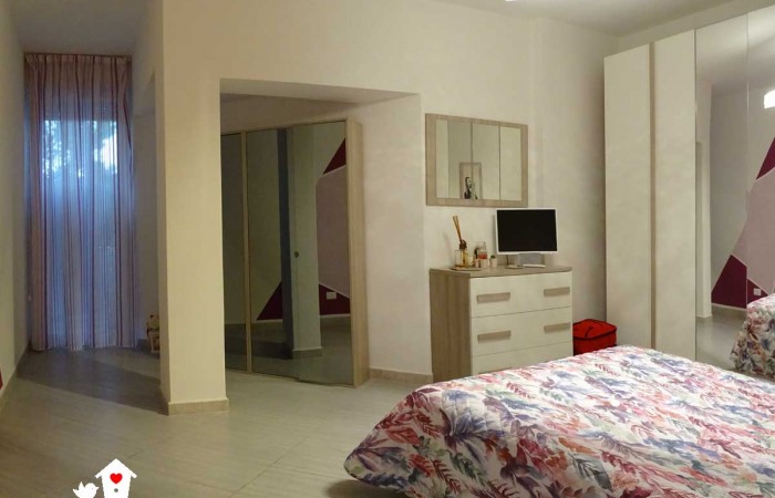 camera-matrimoniale-appartamento-tirrenia