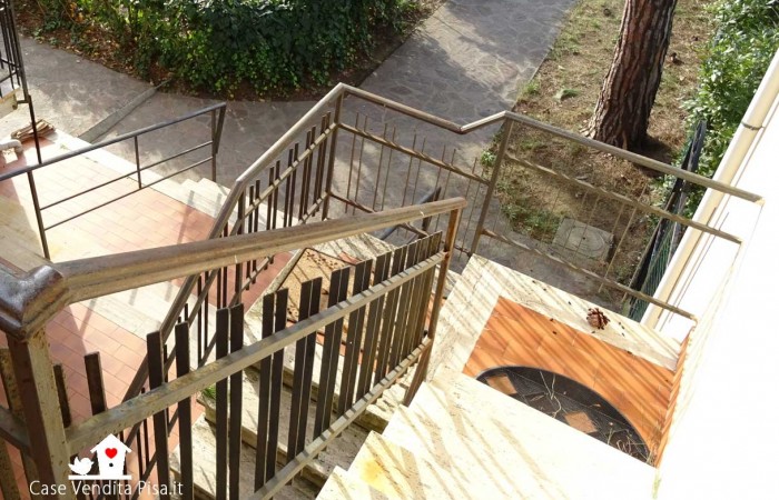 appartamento-vendita-tirrenia-ingresso-scale