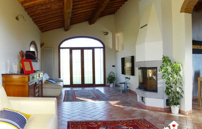 soggiorno-con-aperttura-sul-parco-rustico-metato