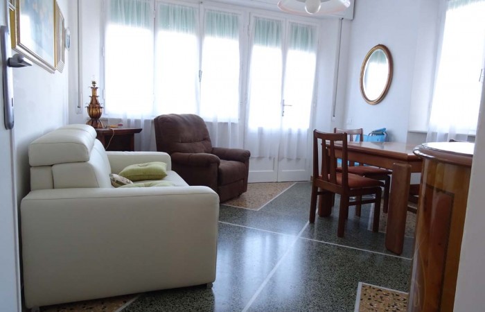 Appartamento 4 vani con balcone in vendita a Tirrenia